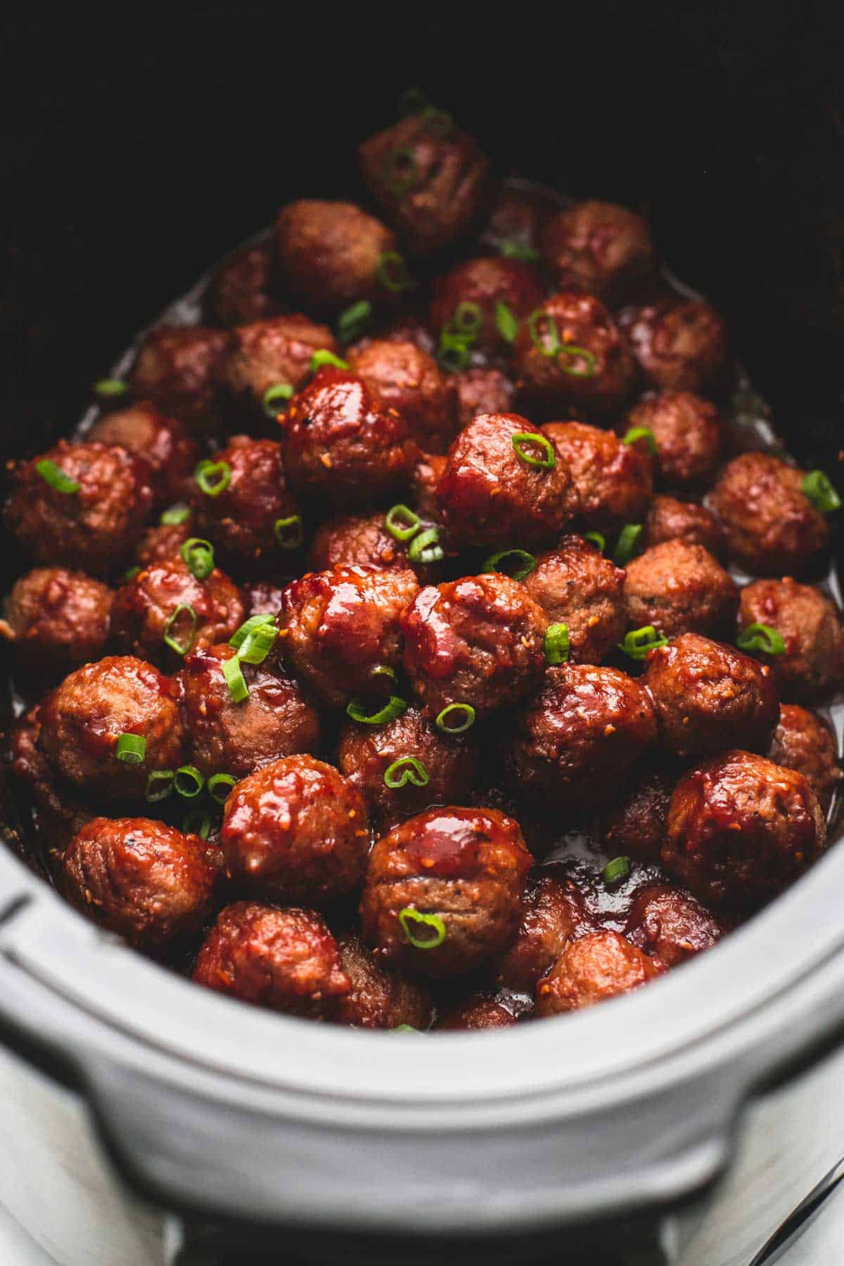 14 Easy Slow Cooker Appetizers
 3 Ingre nt Slow Cooker Sweet n Spicy Party Meatballs