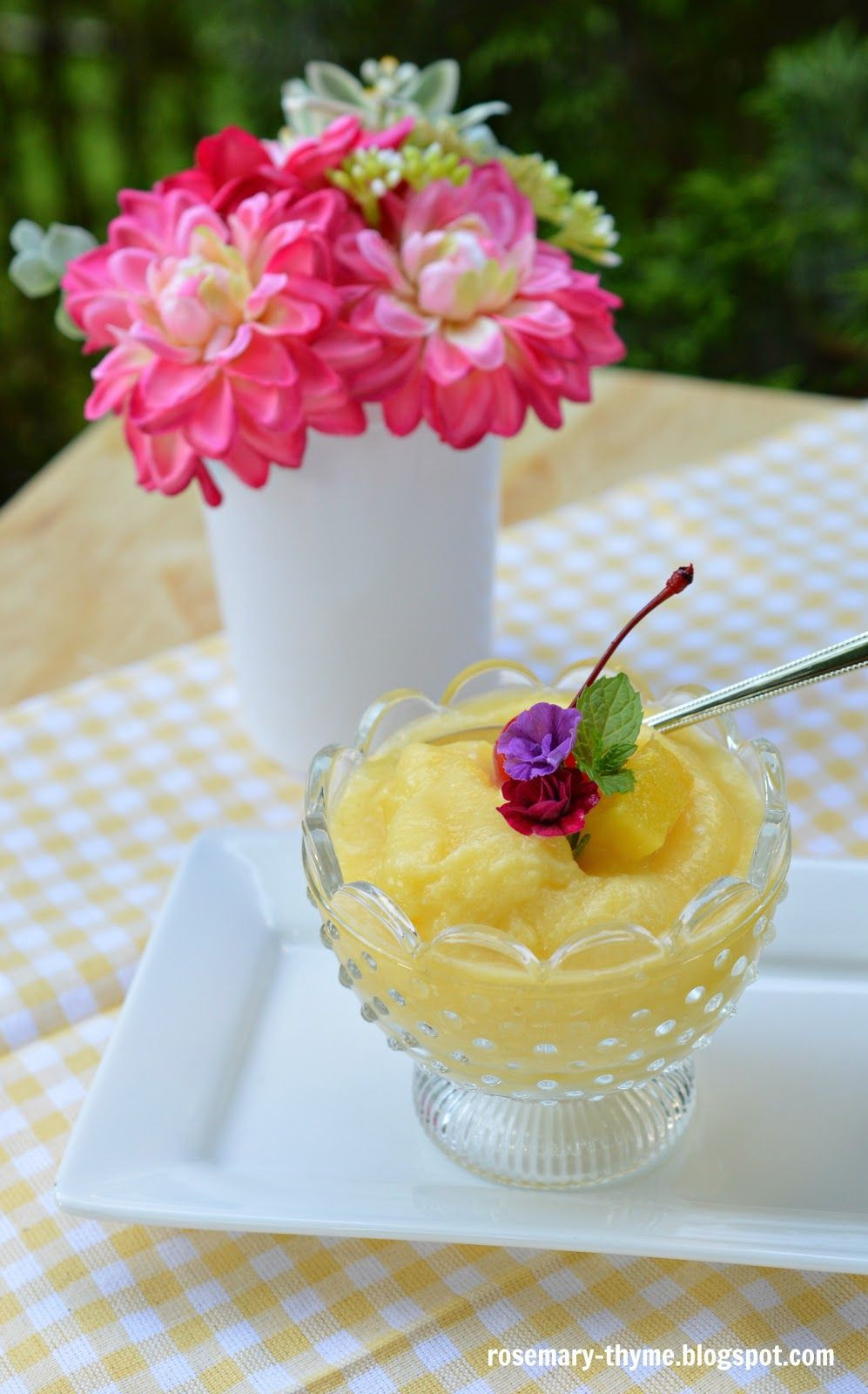 4 Ingredient Desserts
 4 Ingre nt Pineapple Colada Sorbet