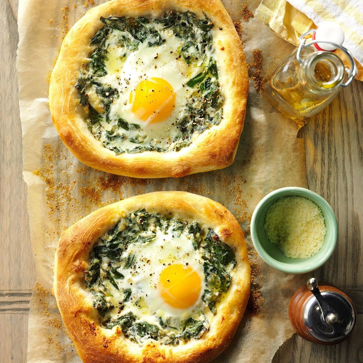 Breakfast Pizza With Eggs
 Spinach Egg Breakfast Pizzas Recipe