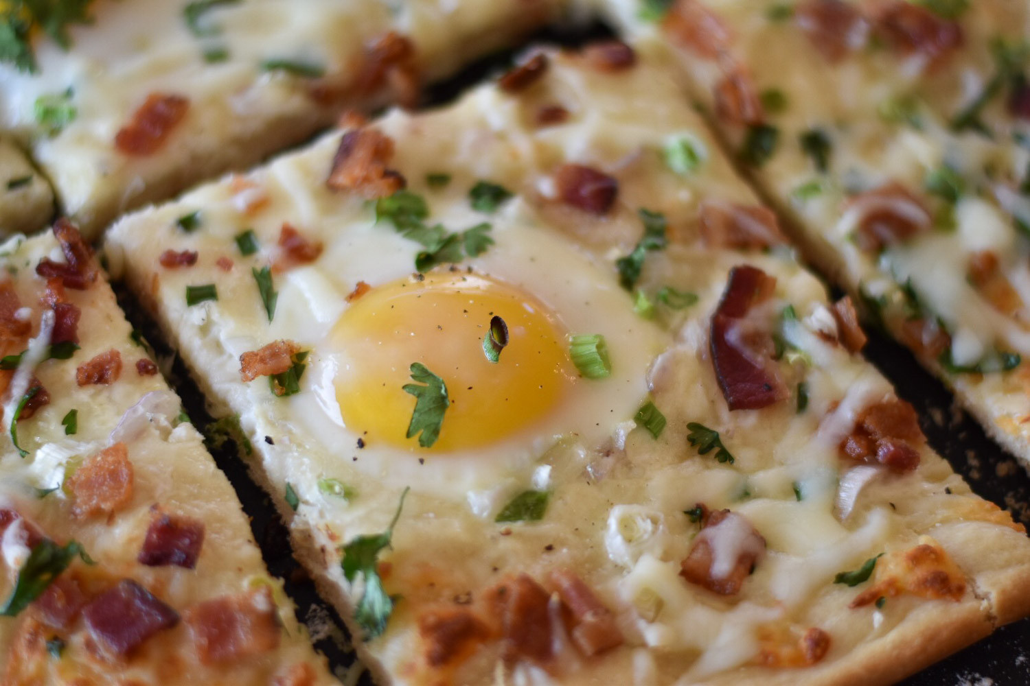 Breakfast Pizza With Eggs
 Bacon and Egg Breakfast Pizza