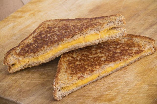 Calories In Grilled Cheese Sandwich On White Bread
 How Many Calories Are in a Grilled American Cheese