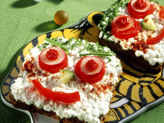 Cottage Cheese Sandwiches
 Open Faced Sandwiches with Cottage Cheese and Ve ables