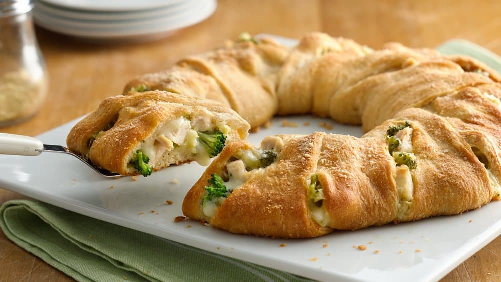 Crescent Roll Dinner Recipes
 Family Night Favorite Cheesy Chicken Crescent Ring