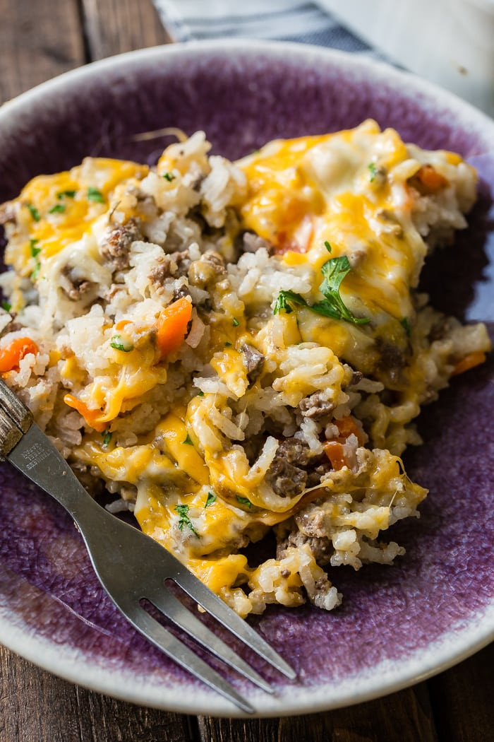 Easy Dinner Recipes With Hamburger
 Cheesy Ground Beef and Rice Casserole