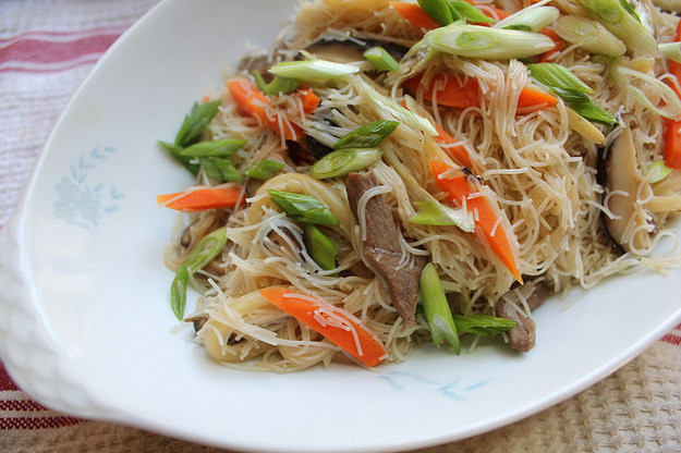 Fried Rice Noodles
 Taiwanese Pan Fried Rice Noodles Recipe