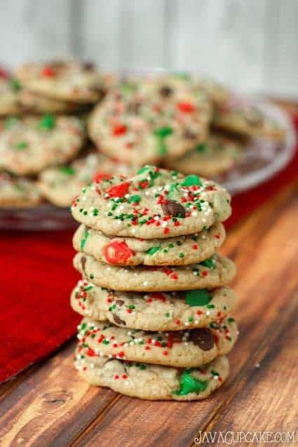 Holiday Chocolate Chip Cookies
 Easy Holiday Chocolate Chip Cookies JavaCupcake