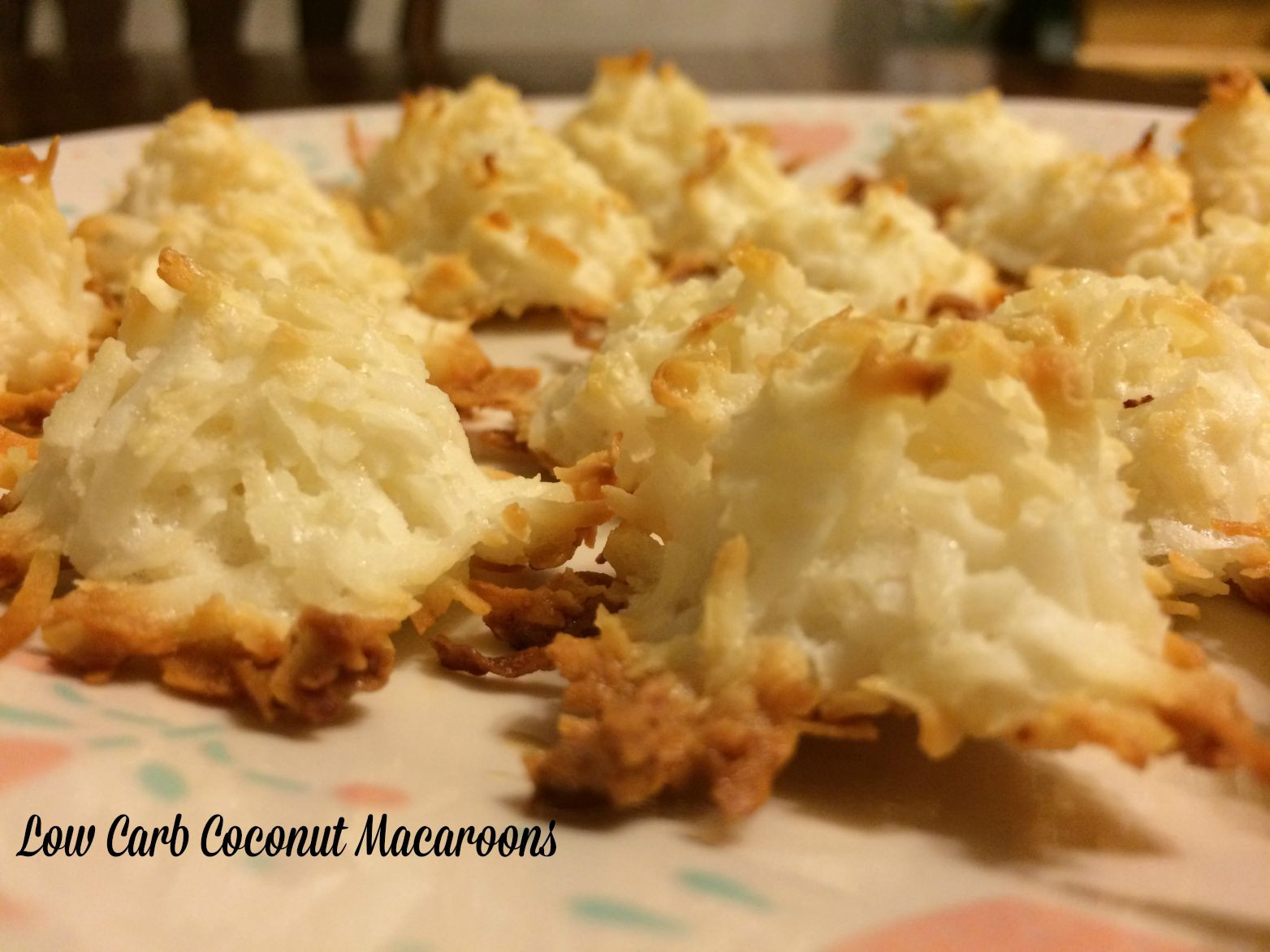 Low Carb Macaroons
 Titere con Bonete Low Carb 3 Ingre nt Coconut Macaroons