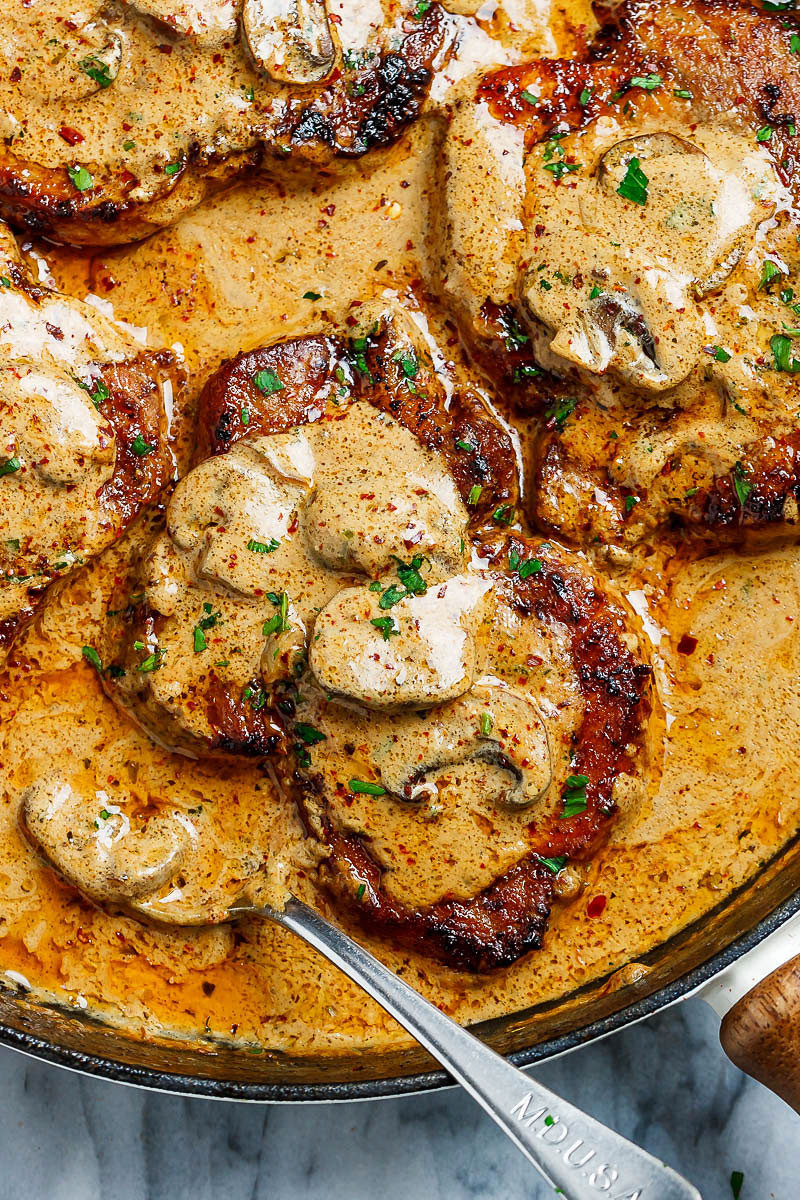 Mushroom Sauces For Pork Chops
 Garlic Pork Chops Recipe in Creamy Mushroom Sauce – How to