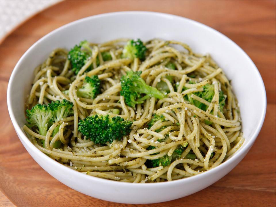 Pasta And Broccoli
 Olive Me & Co’s Easy Garlic Broccoli Pasta