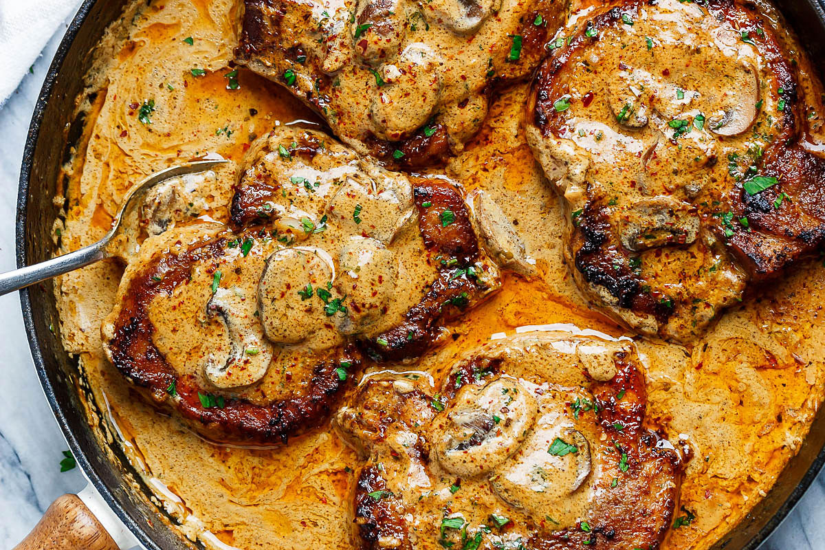 Pork Chops With Creamy Mushroom Sauce Recipe
 Garlic Pork Chops Recipe in Creamy Mushroom Sauce – How to