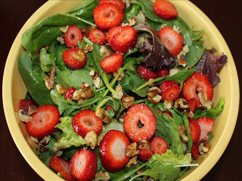 Salad For Easter Dinner
 Strawberry Spinach Salad Easter Salad Busy Mom Recipes