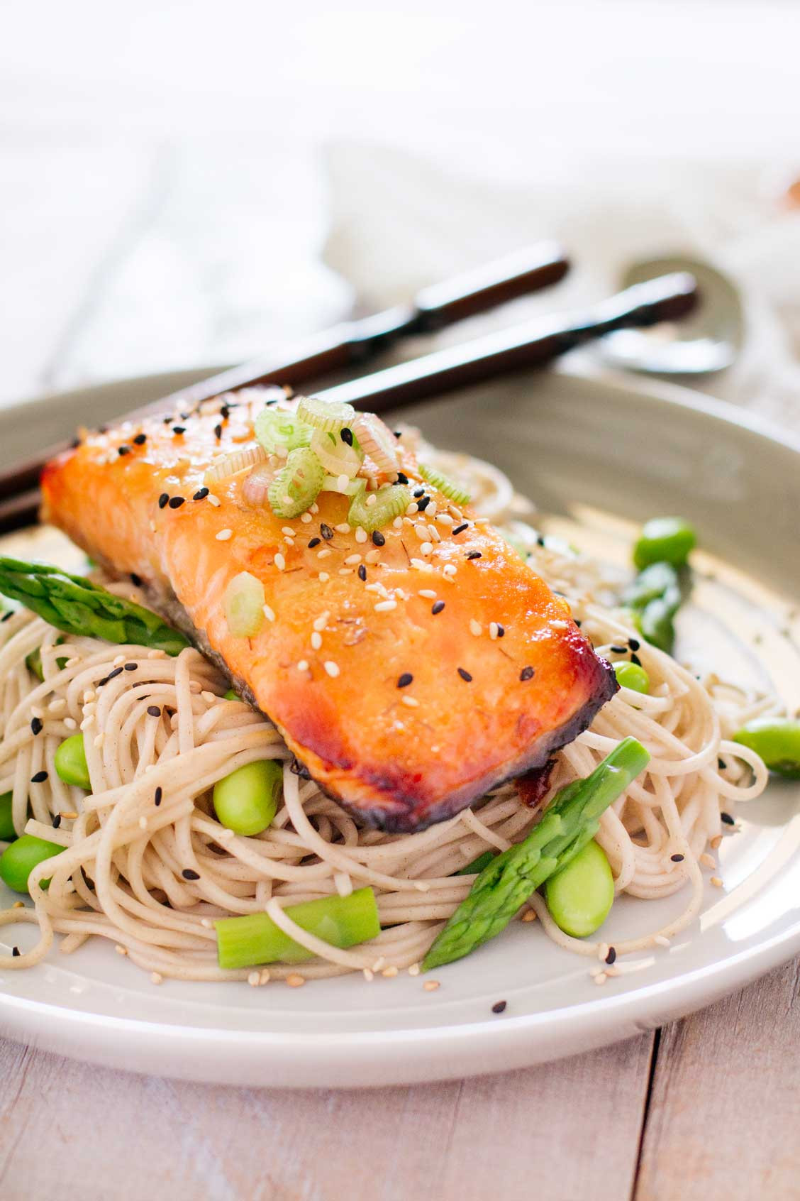 Salmon And Noodles
 Miso glazed Salmon with soba noodles 味噌サーモン