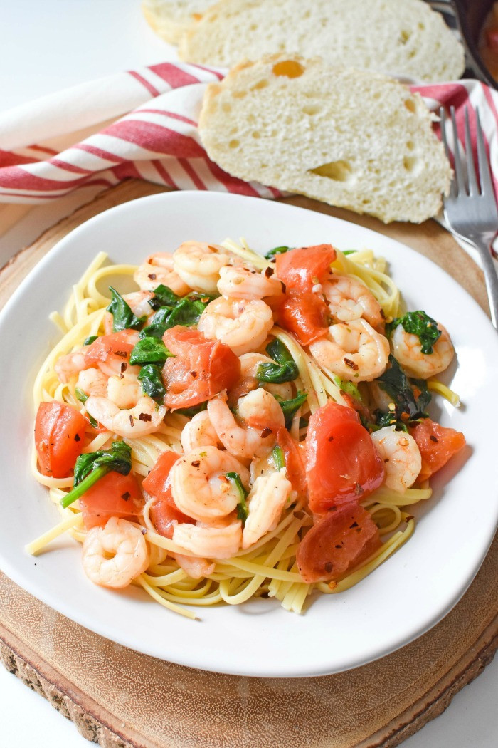 Shrimp Scampi With Pasta
 Flavorful & Easy Shrimp Scampi Spinach and Tomato Linguine