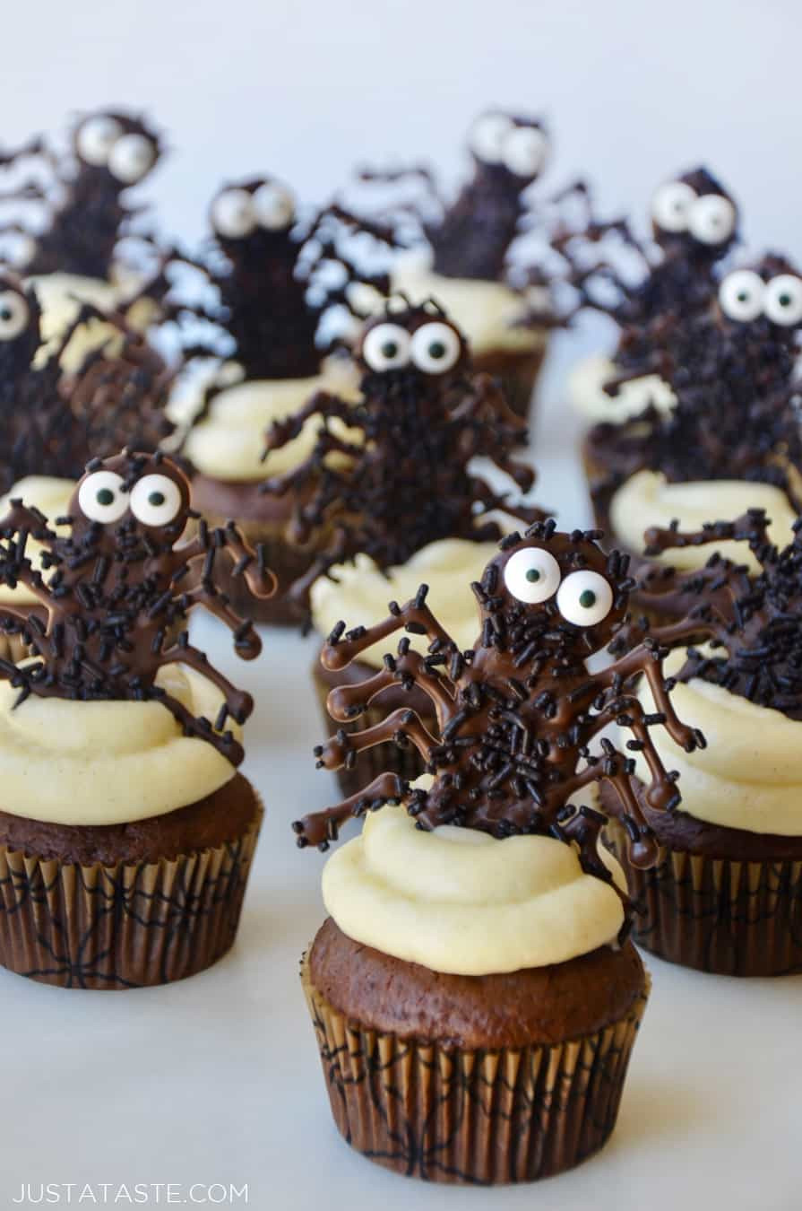 Simple Halloween Cupcakes
 Easy Halloween Cupcakes with Chocolate Spiders