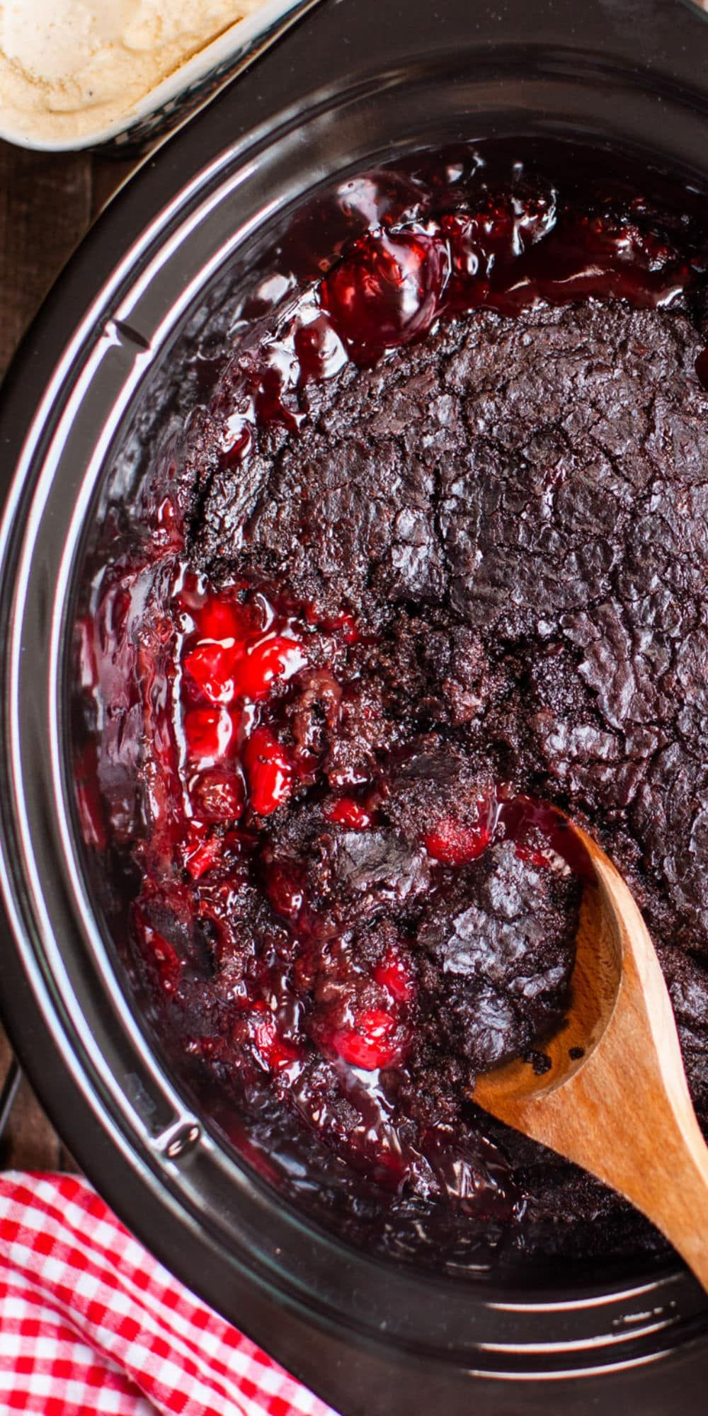 Slow Cooker Cake Recipes With Yellow Cake Mix
 Slow Cooker Chocolate Cherry Dump Cake