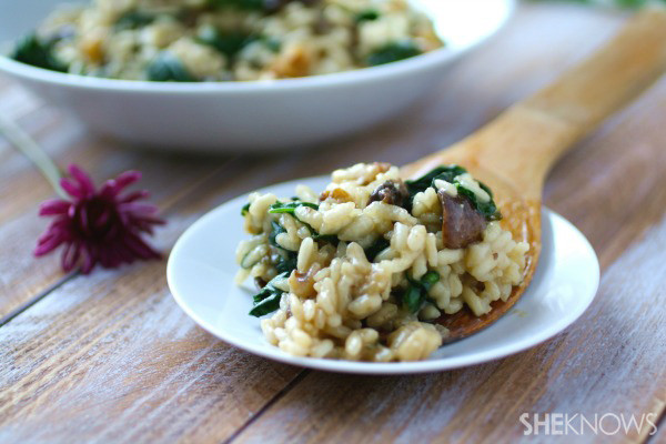 Spinach Mushroom Risotto
 Vegan spinach and mushroom risotto with toasted walnuts