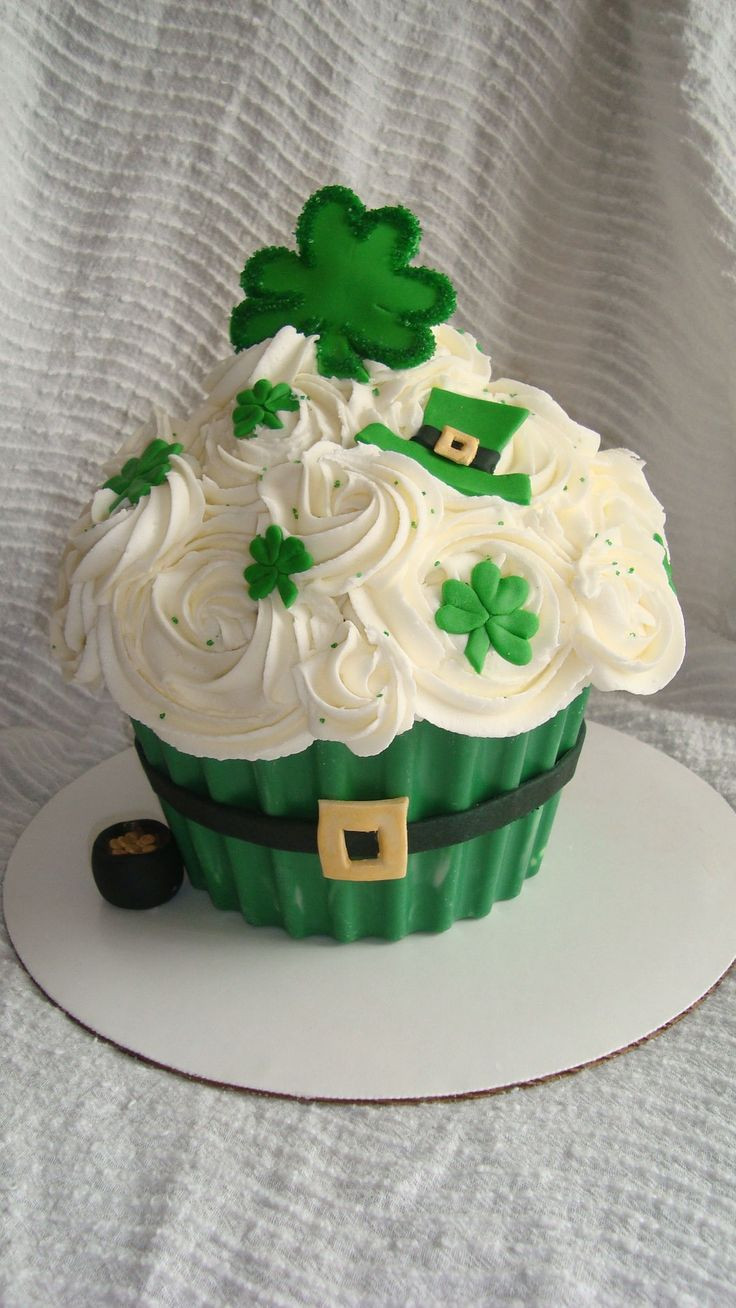 St Patrick's Day Cake Ideas
 167 best St Patrick s Day Cakes images on Pinterest