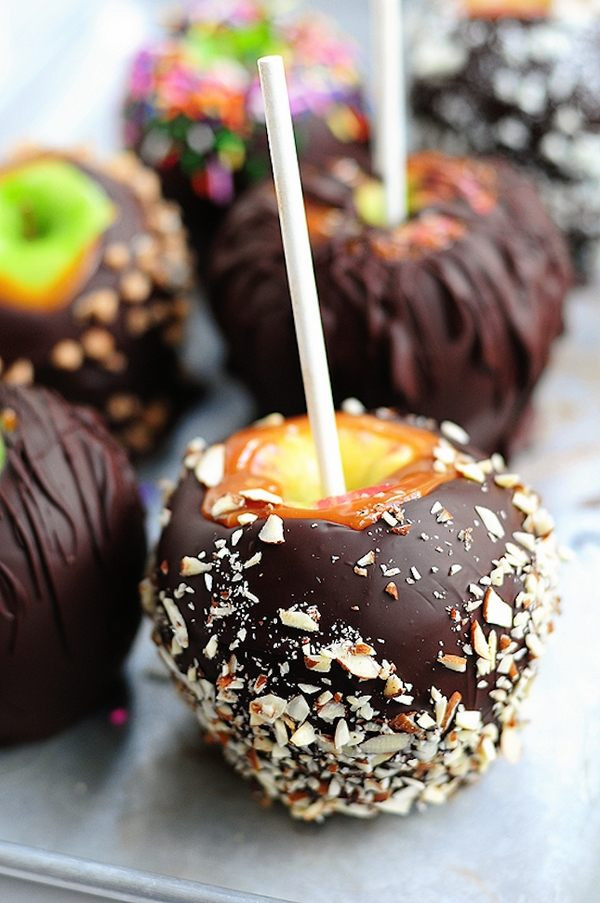 Vegan Caramel Apples
 Vegan Halloween candy ideas and recipes for healthy treats
