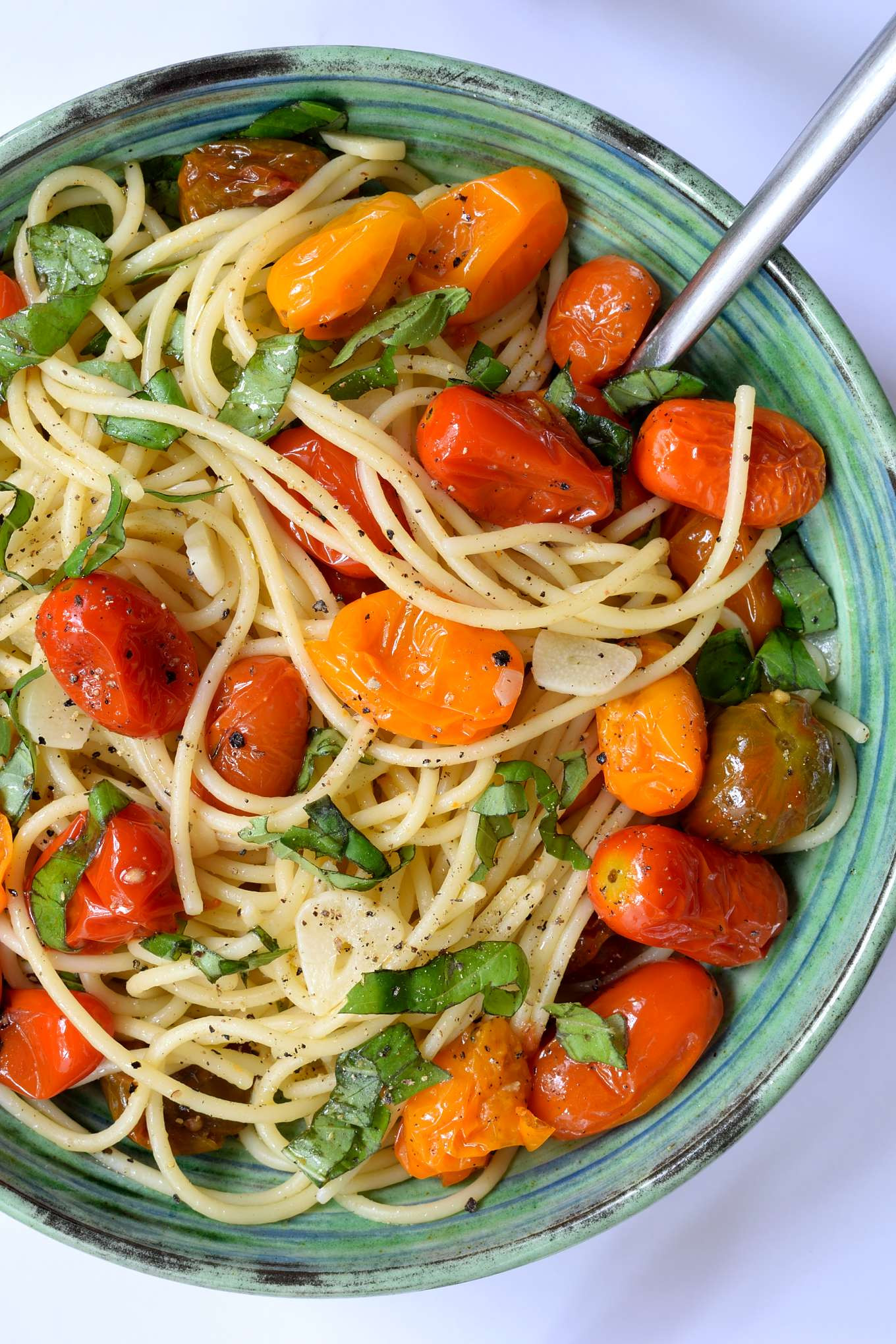 Vegan Tomato Recipes
 Vegan Roasted Tomato Pasta with Garlic and Basil