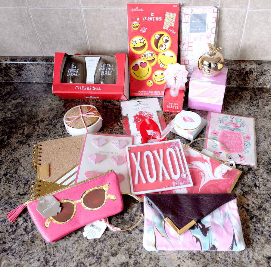 Gifts For Valentines Day
 Perfect Gifts From Hallmark For Valentine s Day Yee