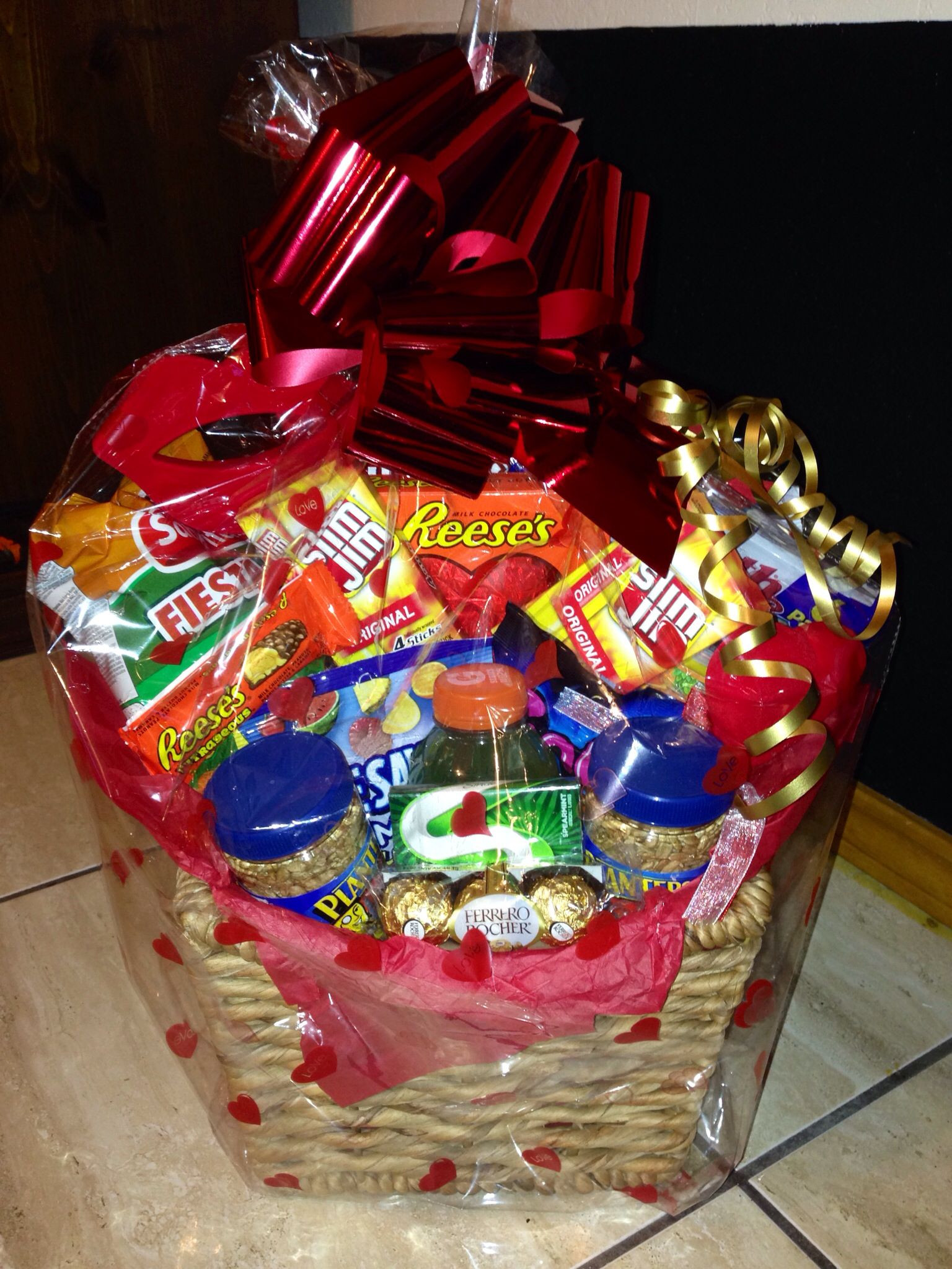 Homemade Valentine Gift Basket Ideas
 DIY valentines basket