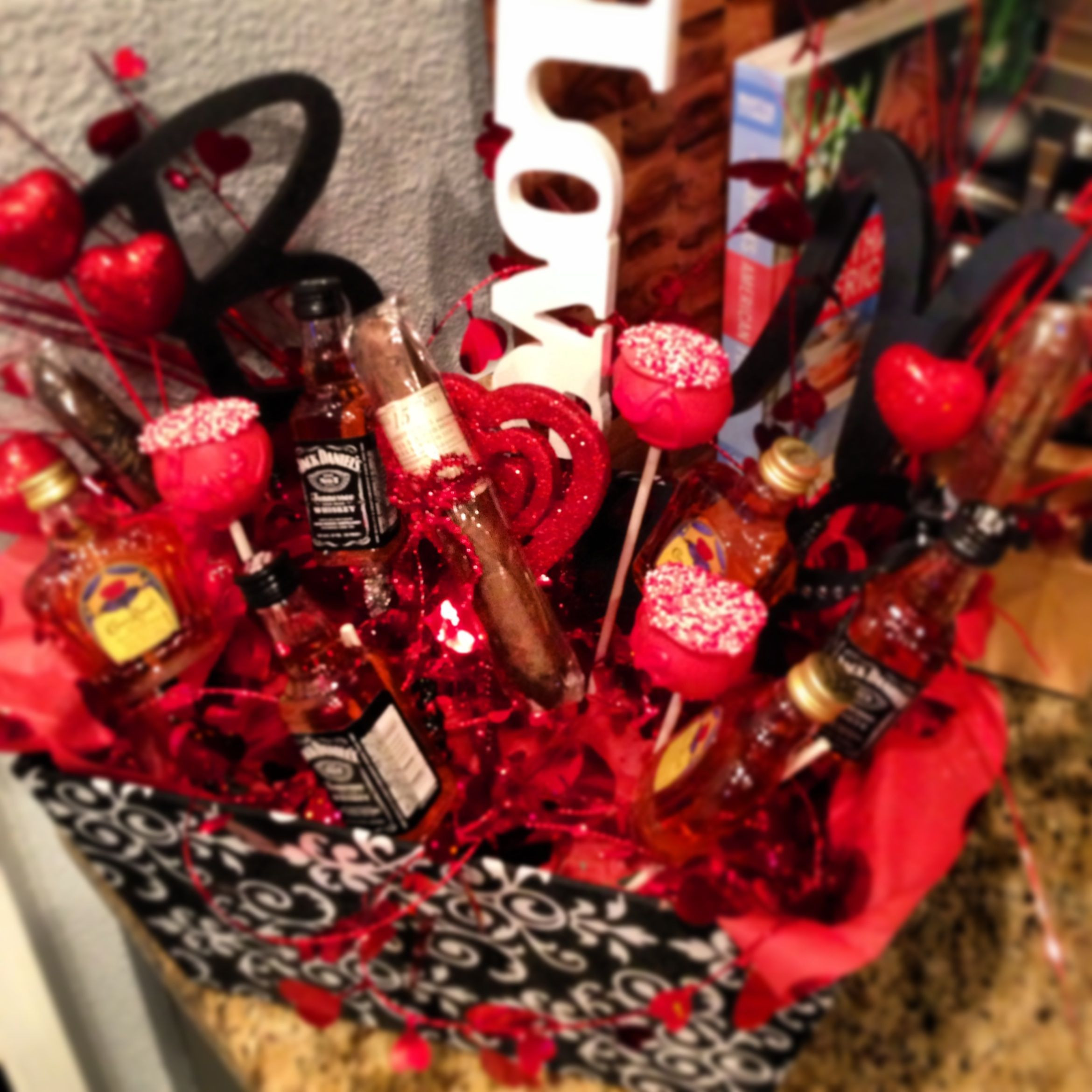 Sexy Valentines Day Gifts For Him
 Valentines day t for him "Man bouquet" mini liquor