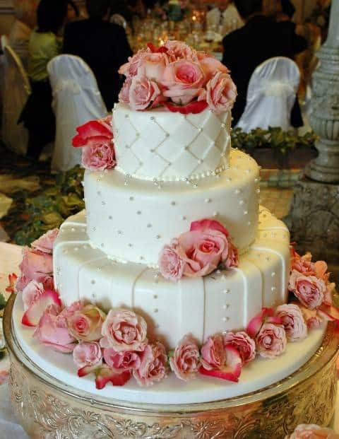 Valentine Day Wedding Cakes
 Insanely Beautiful Valentine’s Day Wedding Cakes The