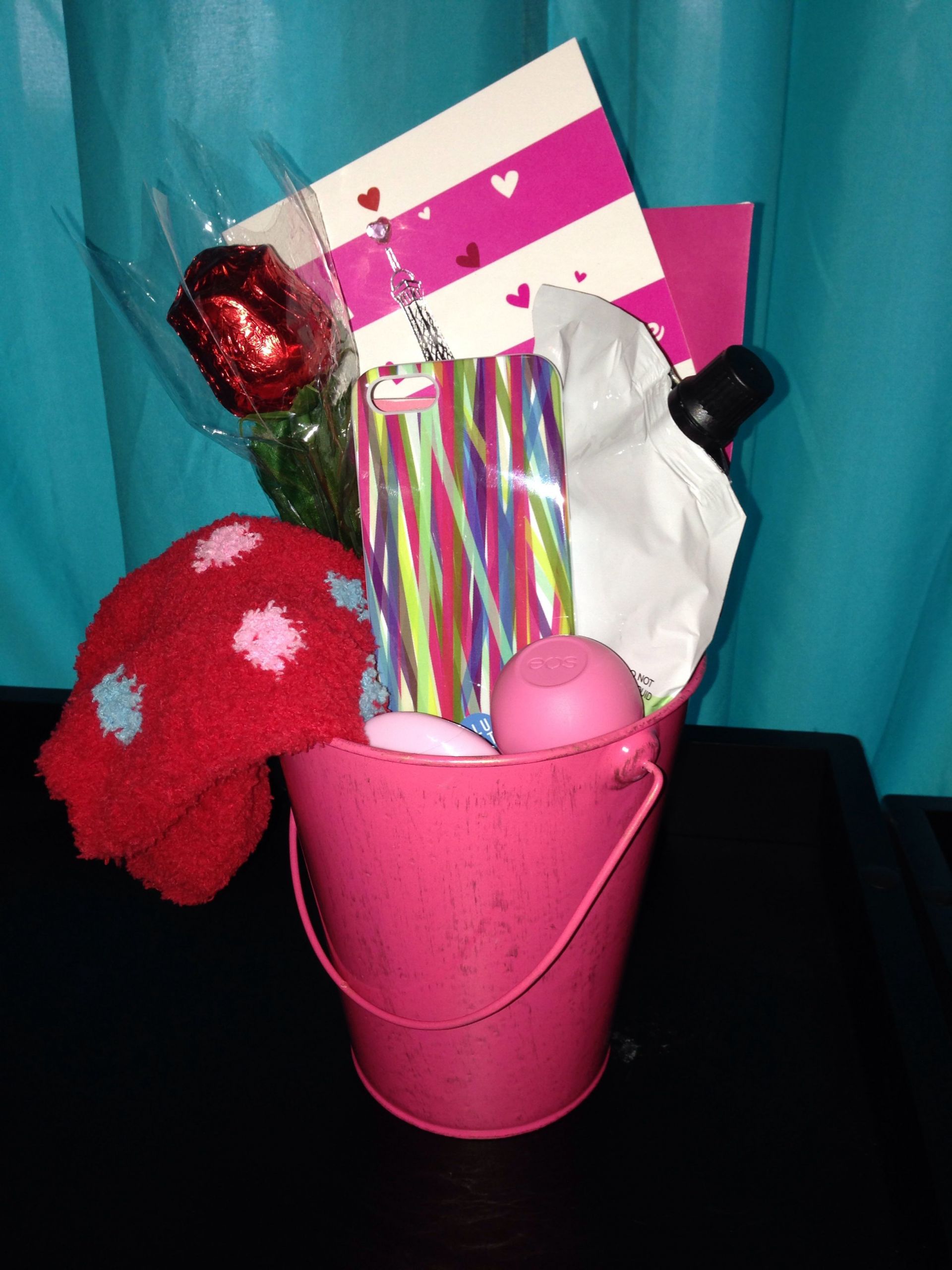 Valentine Gift Ideas For A Teenage Girl
 Valentines day basket for a teenage girl